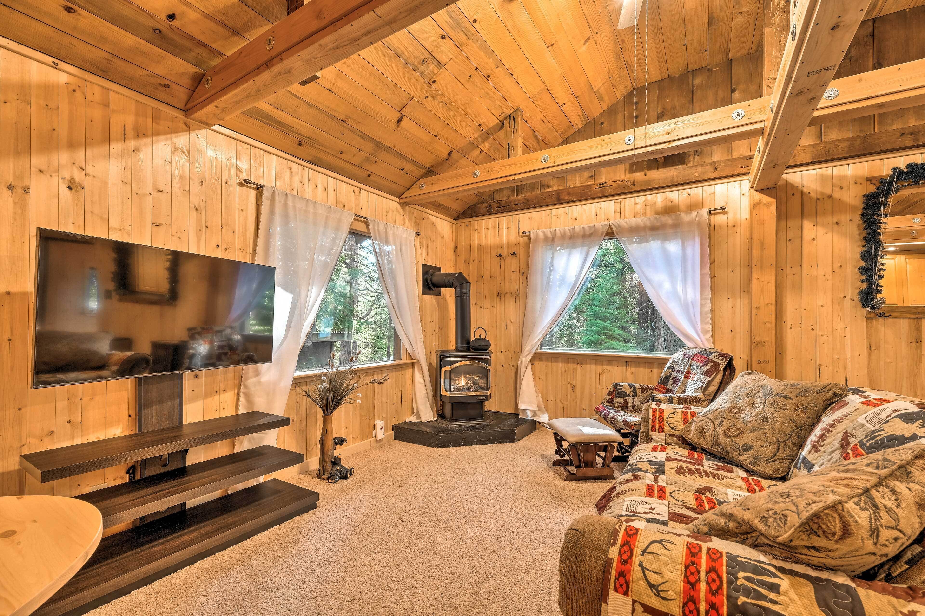 Cabin w/ Fire Pit: Minutes to Vineyards & Hiking!
