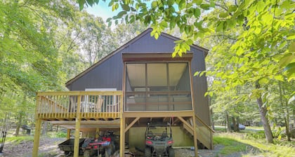 Screened Porch & Deck: Pet-friendly Poconos Escape