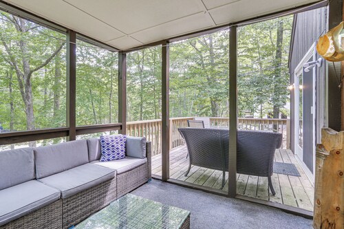 Screened Porch & Deck: Pet-friendly Poconos Escape