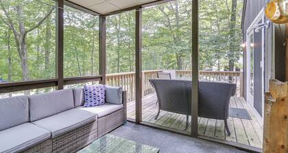 Screened Porch & Deck: Pet-friendly Poconos Escape