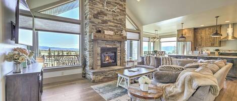 Maison (5 Bedrooms) | Coin séjour | Télévision, cheminée