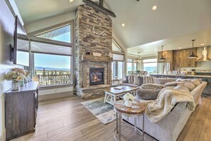 House (5 Bedrooms) | Living area | TV, fireplace - Stunning Valley Home w/ Furnished Deck & Mtn Views (Thayne)