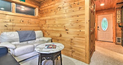 Ludlow Home w/ Hot Tub, Near Okemo Resort!