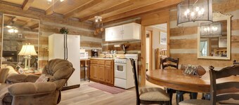 Townsend Apt on Little River - 3 Mi to Natl Park!