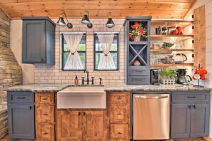 House (1 Bedroom) | Interior - Modern Broken Bow Cabin: Large Deck, BBQ & Pergola (Broken Bow)