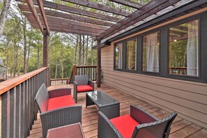 House (1 Bedroom) | Interior - Modern Broken Bow Cabin: Large Deck, BBQ & Pergola (Broken Bow)