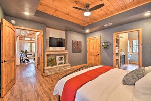 House (1 Bedroom) | Interior - Modern Broken Bow Cabin: Large Deck, BBQ & Pergola (Broken Bow)