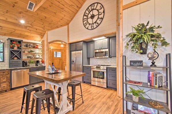 House (1 Bedroom) | Interior - Modern Broken Bow Cabin: Large Deck, BBQ & Pergola (Broken Bow)
