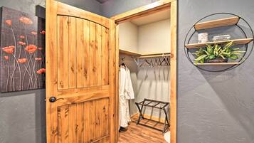 House (1 Bedroom) | Interior