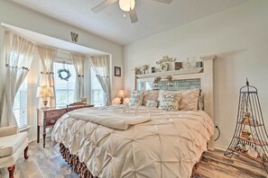 Apartment (2 Bedrooms) | 2 bedrooms, iron/ironing board, bed sheets - Fisherman's Paradise w/ Pool on Suwannee River (Suwannee)