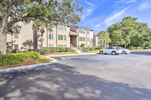 Apartment (1 Bedroom) | Interior - Coastal Sea Pines Escape: Walk to Beach! (Hilton Head Island)