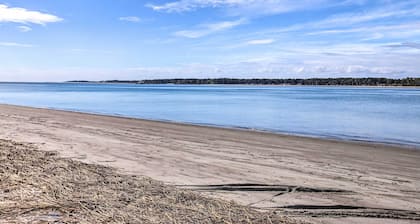 Coastal Sea Pines Escape: Walk to Beach!