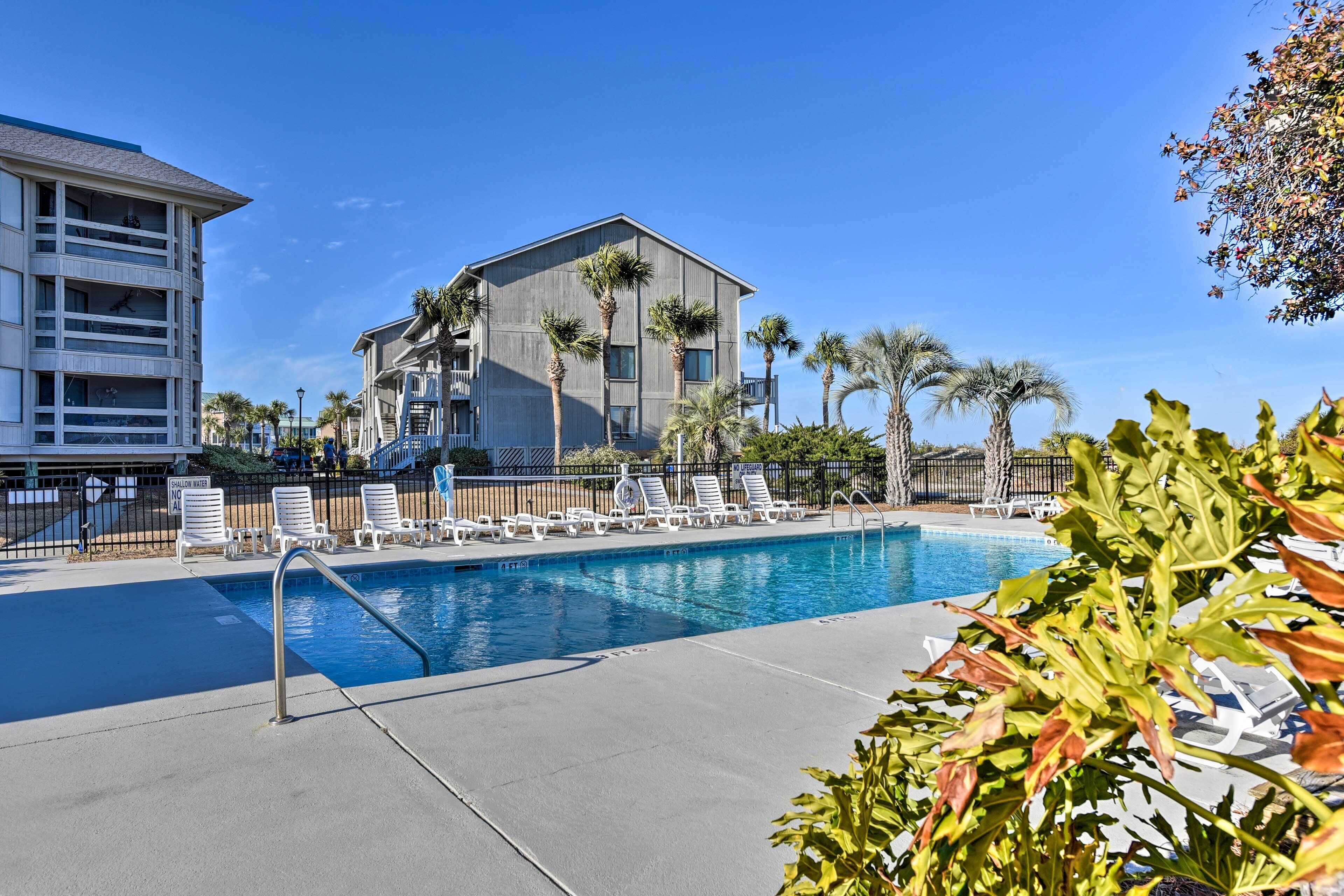 Relaxing Harbor Island Condo: Walk to the Beach!