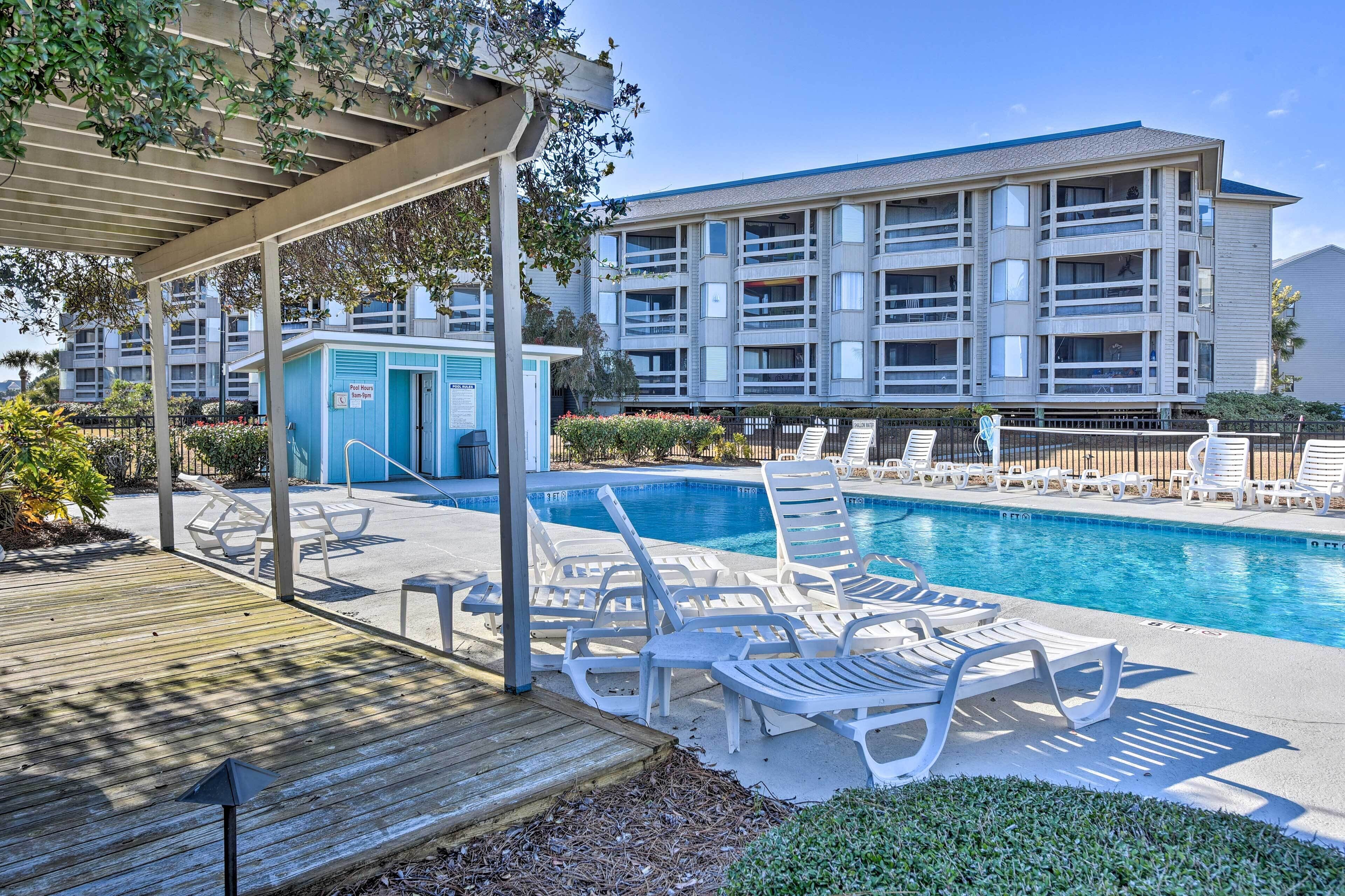 Relaxing Harbor Island Condo: Walk to the Beach!