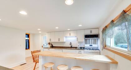 Getaway in Sodus Point w/ Private Yard