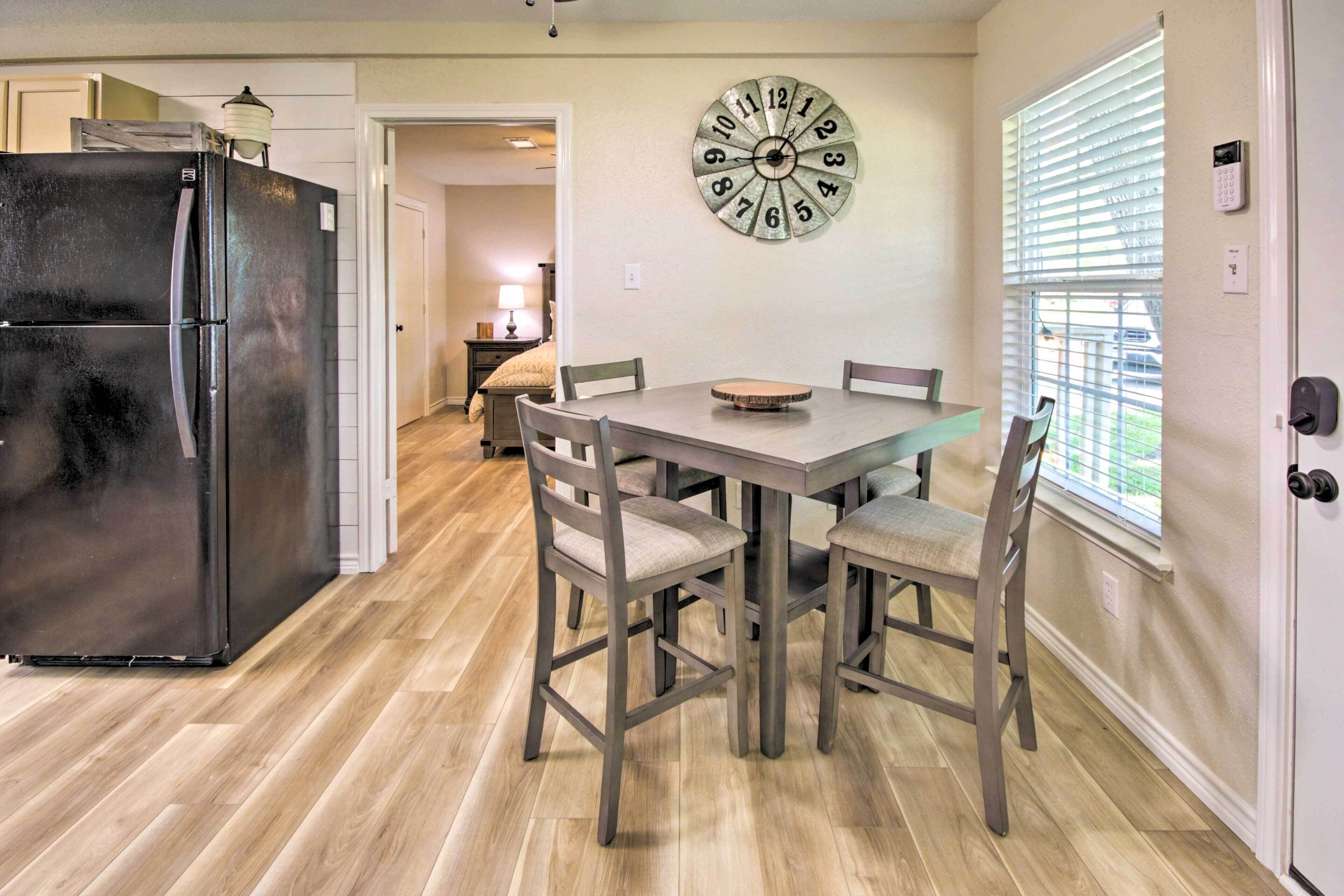 Relaxing Tomball Retreat: Walk to Main Street