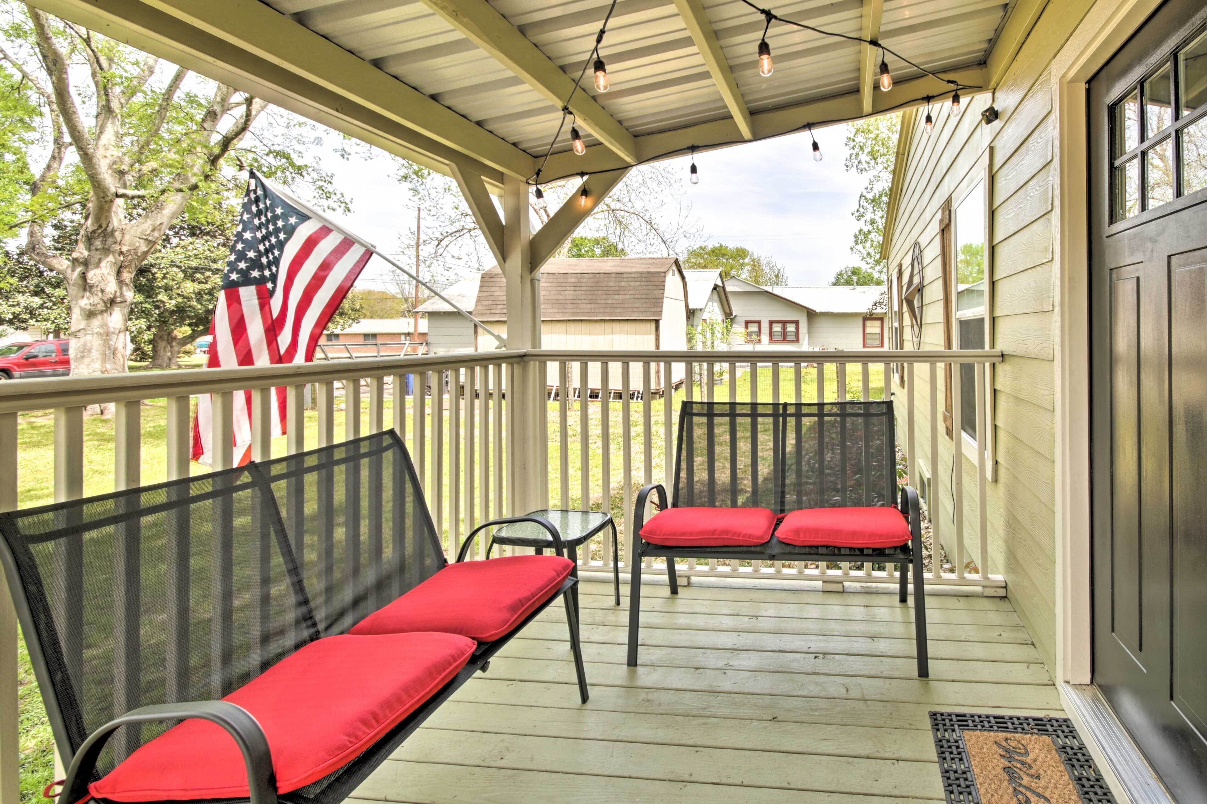 Relaxing Tomball Retreat: Walk to Main Street