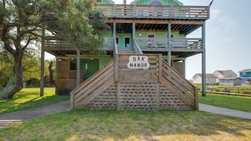 Apartment (3 Bedrooms) | Front of property
