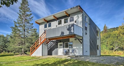 Family Retreat ~ 8 Mi to Downtown + Bishops Beach!