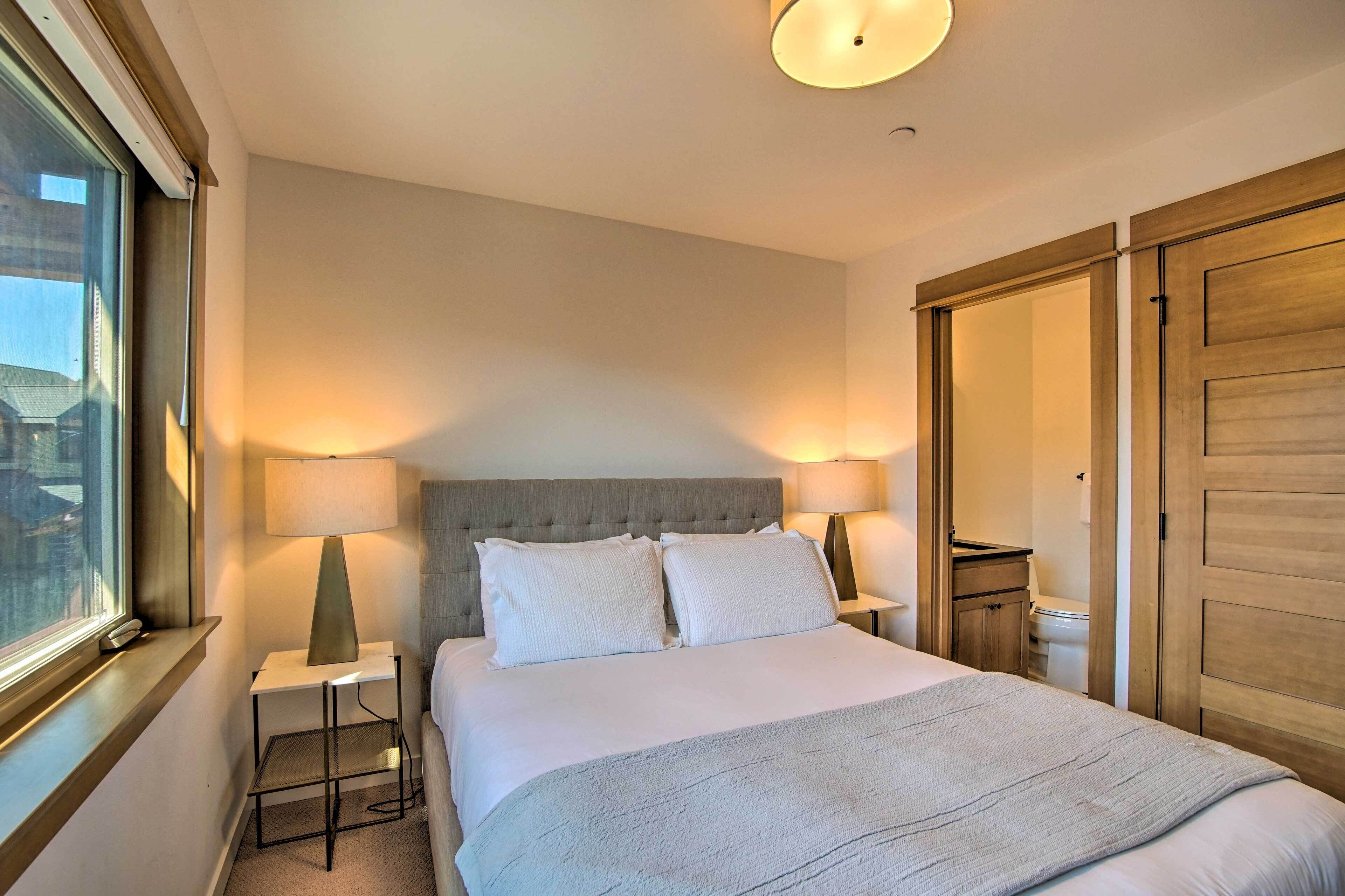 Charming Cle Elum Townhome w/ Balcony & Views