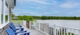 Cozy Narragansett Cottage w/ Dock & Outdoor Shower