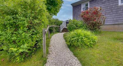 Cozy Narragansett Cottage w/ Dock & Outdoor Shower