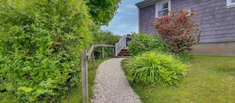 Cozy Narragansett Cottage w/ Dock & Outdoor Shower