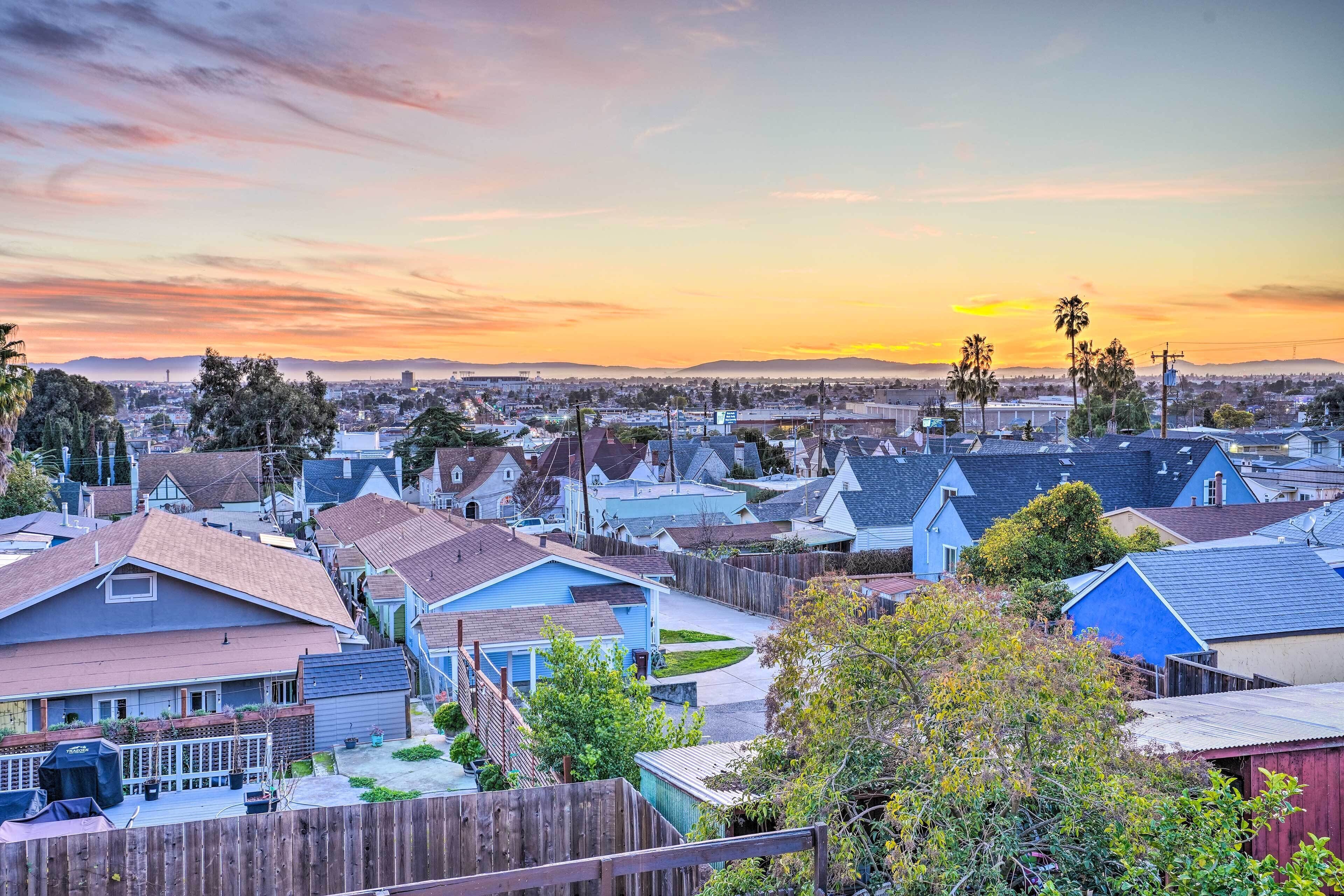 Modern Oakland Hills Apt Near Coliseum!