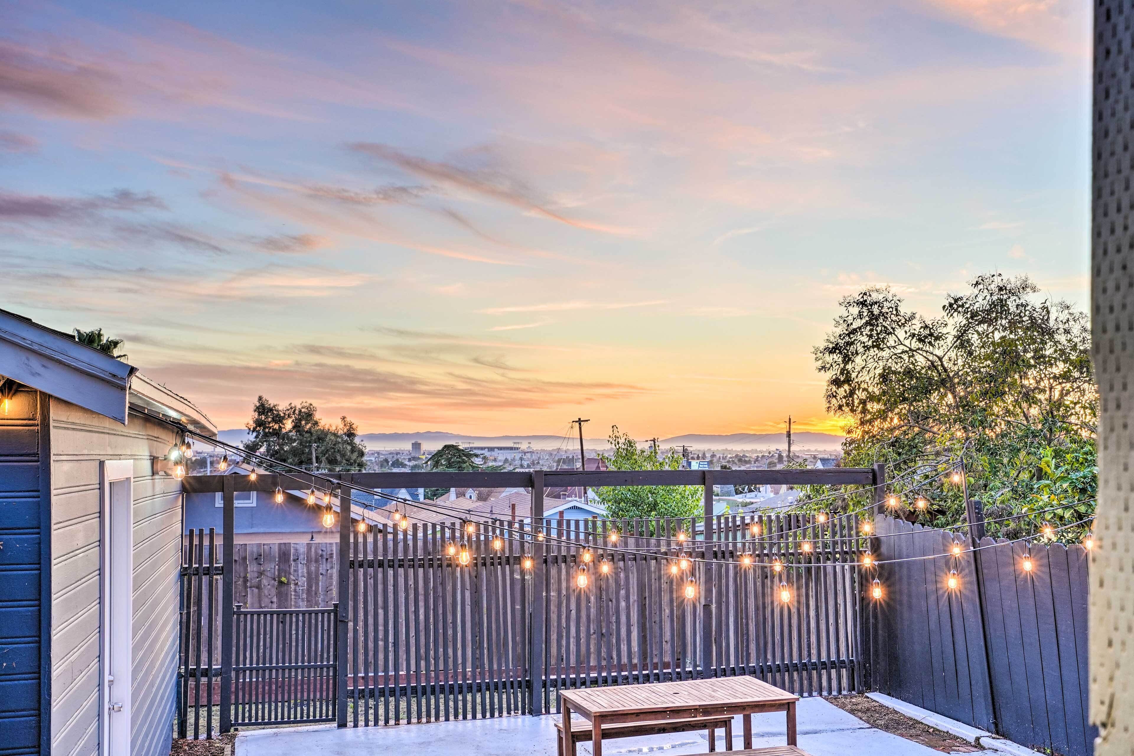 Modern Oakland Hills Apt Near Coliseum!