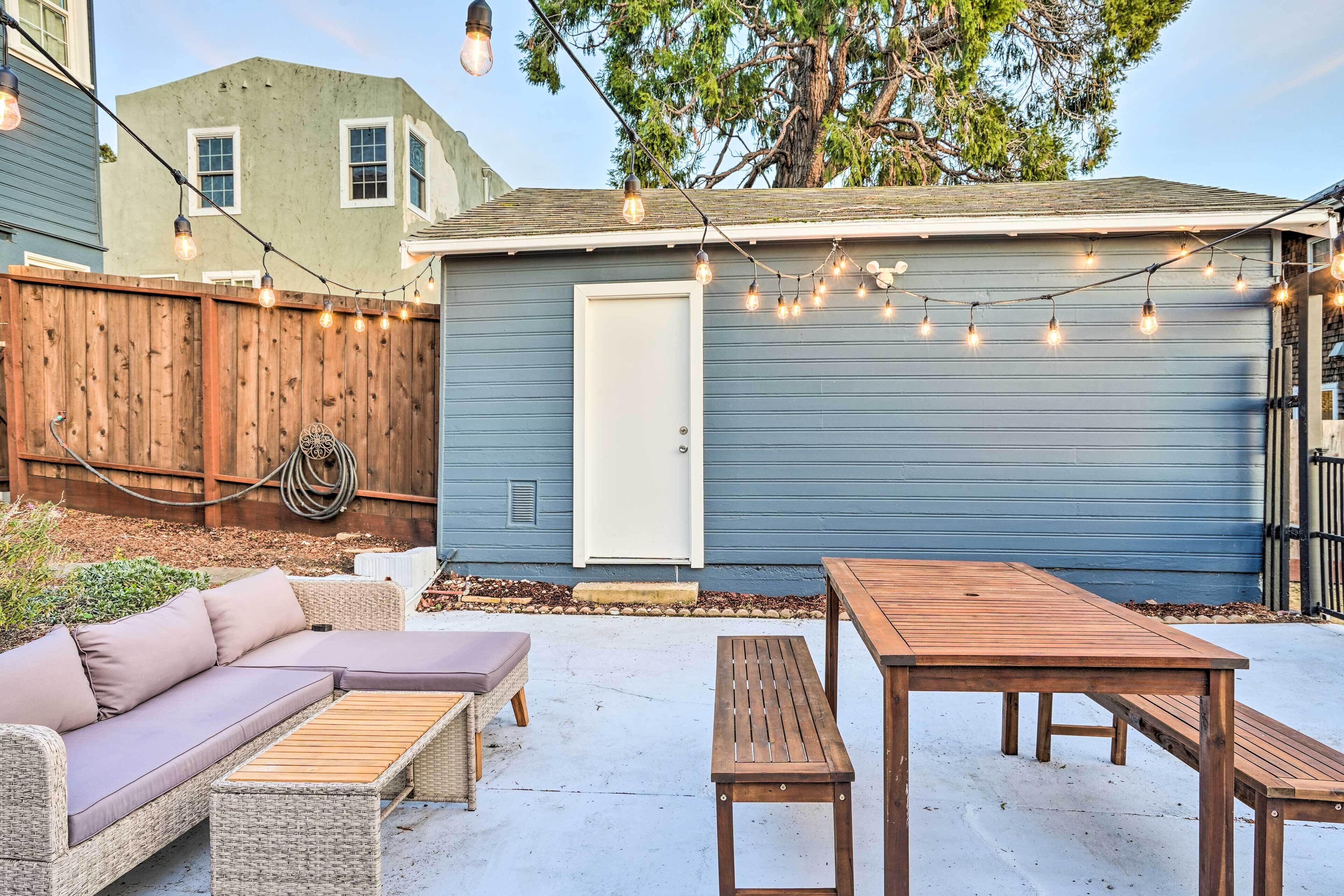 Modern Oakland Hills Apt Near Coliseum!