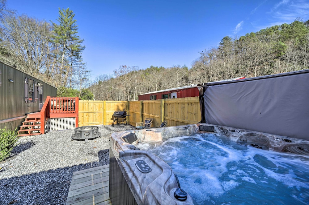 Smoky Mtn Retreat, 7 Mi to Dtwn Bryson City!