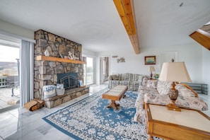 Interior - Alpine Lake Resort Home: Stunning Lake Views! (Terra Alta)