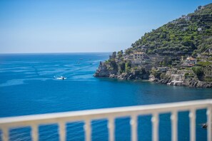 A coastal town with buildings on a hillside overlooking the sea. - Villa Arte- Luxurious Villa in Ravello (Minori)