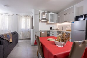 Fridge, microwave, oven, stovetop