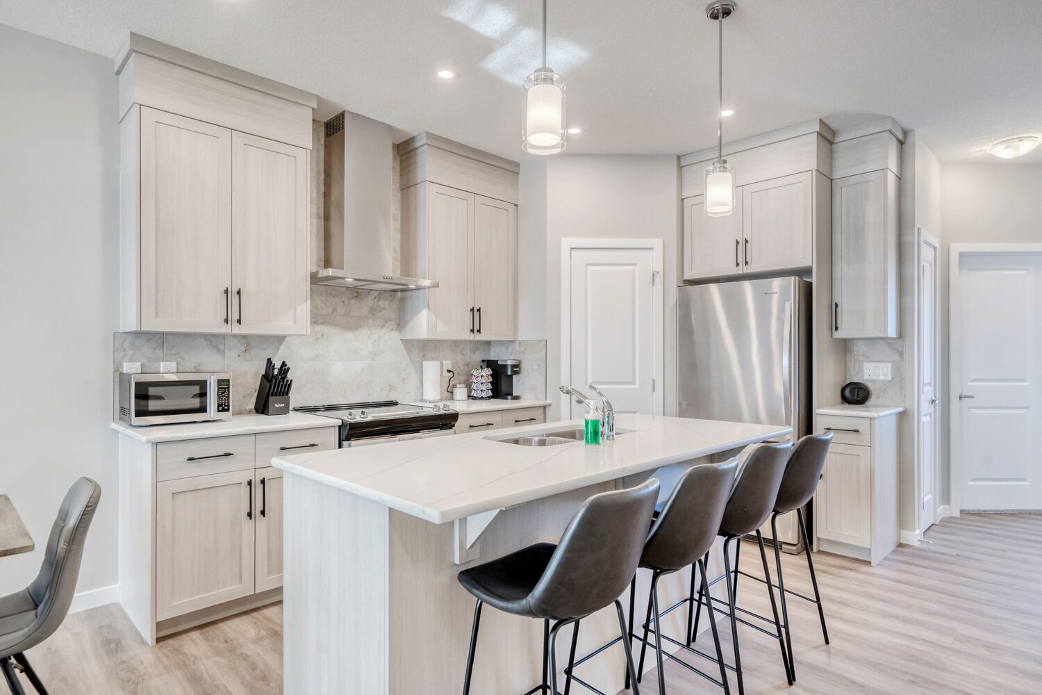 New Private Sanctuary w/King Bed