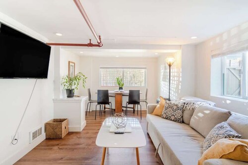 The Ballard Bungalow: Cozy Private Urban Oasis