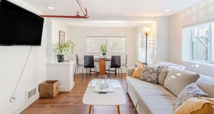 The Ballard Bungalow: Cozy Private Urban Oasis