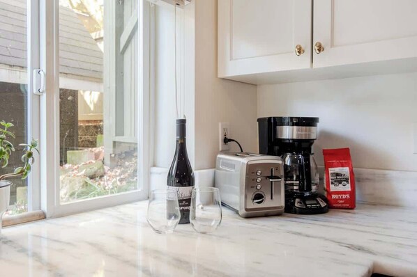 Interior - Cozy Private Urban Oasis - The Ballard Bungalow! (Seattle)