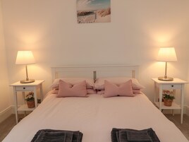 Cottage | 2 bedrooms, individually decorated, individually furnished, free WiFi