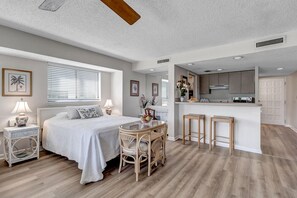 1 bedroom, desk, free WiFi, bed sheets - Summer Place Bliss condo near beach w/ pvt patio (Ponte Vedra Beach)