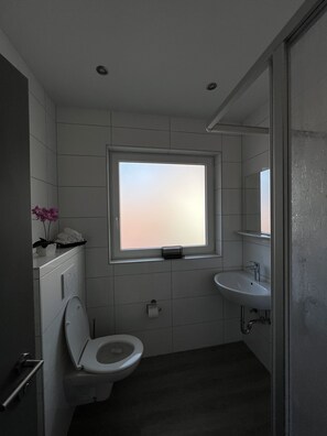 Shower, hair dryer - Maison Lounge 2 (Aurich)
