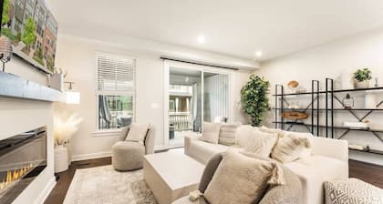 Ashburn 4-BR Homestay / Close to Dulles & METRO