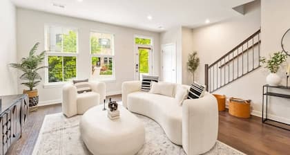 Ashburn 4-BR Homestay / Close to Dulles & METRO