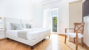 Deluxe Apartment | In-room safe, desk, iron/ironing board, free WiFi