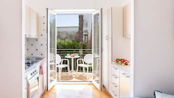 Standaard appartement | Privékeuken | Een koelkast, een oven, een kookplaat, een vaatwasser