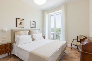 Luksus-lejlighed | Pengeskab på værelset, skrivebord, strygejern/strygebræt, gratis Wi-Fi