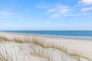 På stranden