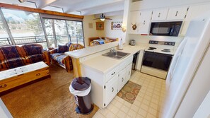 冰箱、微波炉、烤箱、炉灶