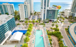 Pool - Oceanfront Oasis: Luxury, Sunrise Views, Resort (Hollywood)