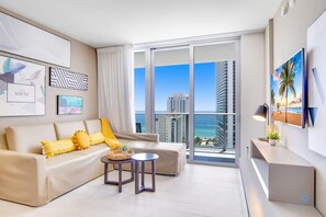 Televisión y oficina 